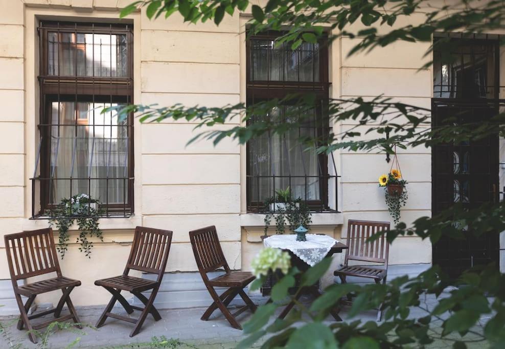 Central Bliss Bright City Haven Appartement