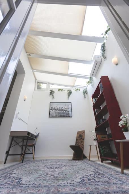 Central Bliss Bright City Haven Apartment *