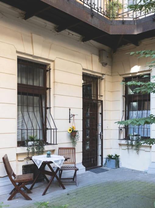 Central Bliss Bright City Haven Appartement *