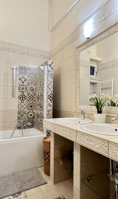 Central Bliss Bright City Haven Apartment Budapest